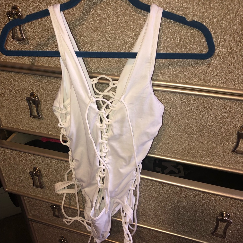 Monokini - Picture 3 of 4